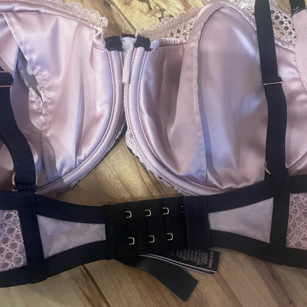 Victoria's Secret Pink Sparkle Lace plunge Push-Up Bra with Black Trim 34DD